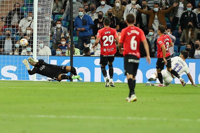 伊萨克英超首秀以来打进41球同期第三多