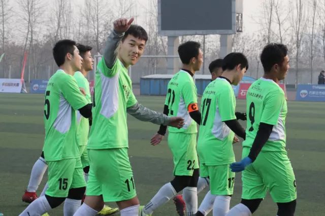 霍勒迪26分东契奇空砍三双 绿军力克独行侠2-0